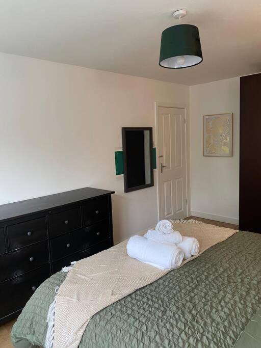 Luxury 2 Bedroom Apartment, Parking, Few Minutes Walk From Wembley Stadium London Ngoại thất bức ảnh